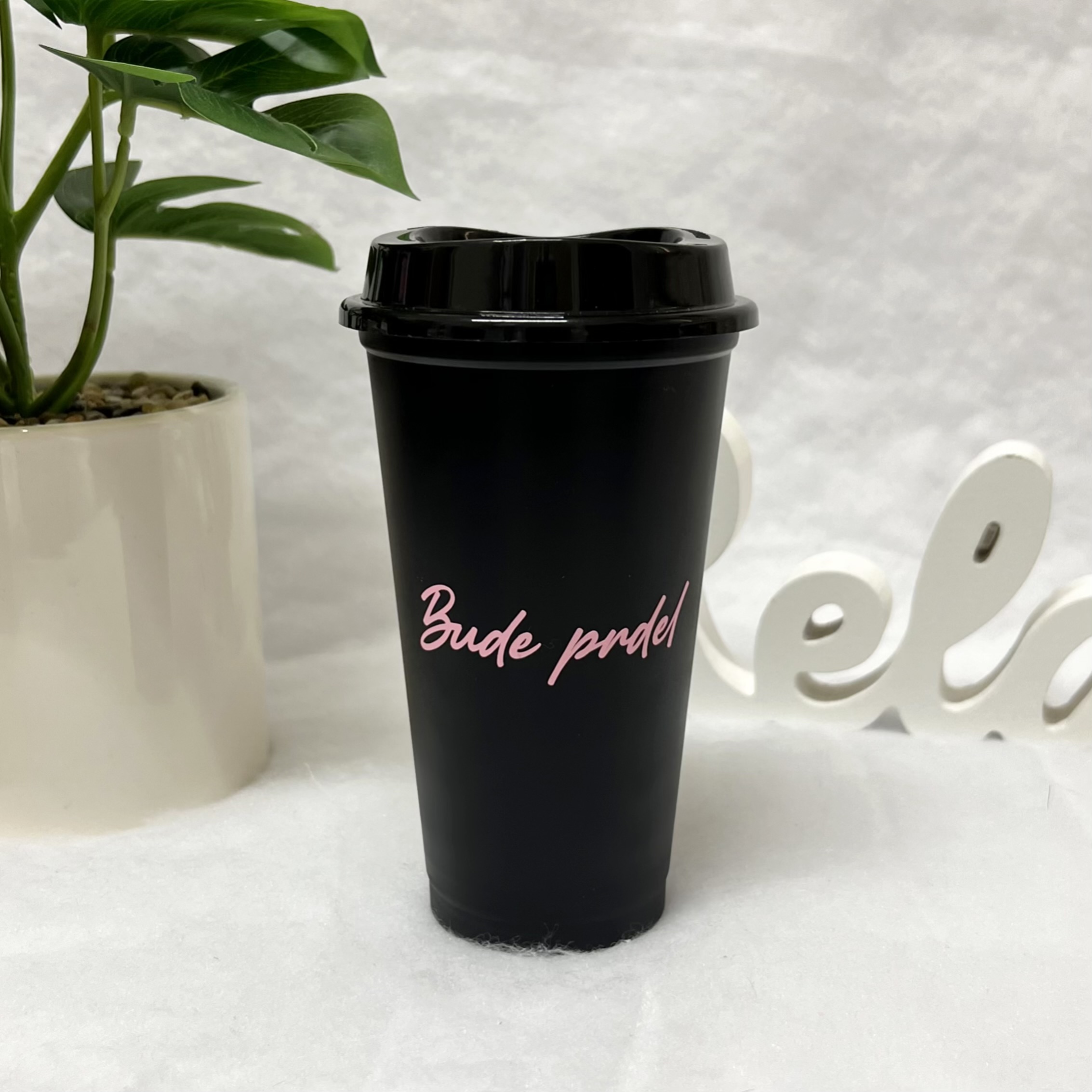 TO GO kelímek Bude prdel černý