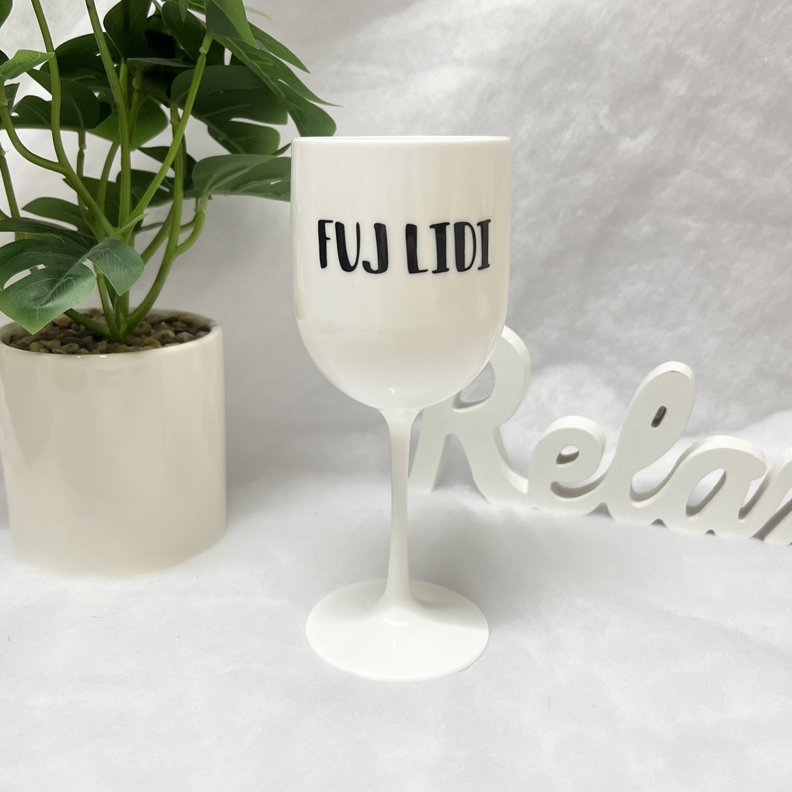 Plastová sklenička Fuj lidi bílá