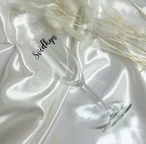 Sklenička na sekt Svědkyně