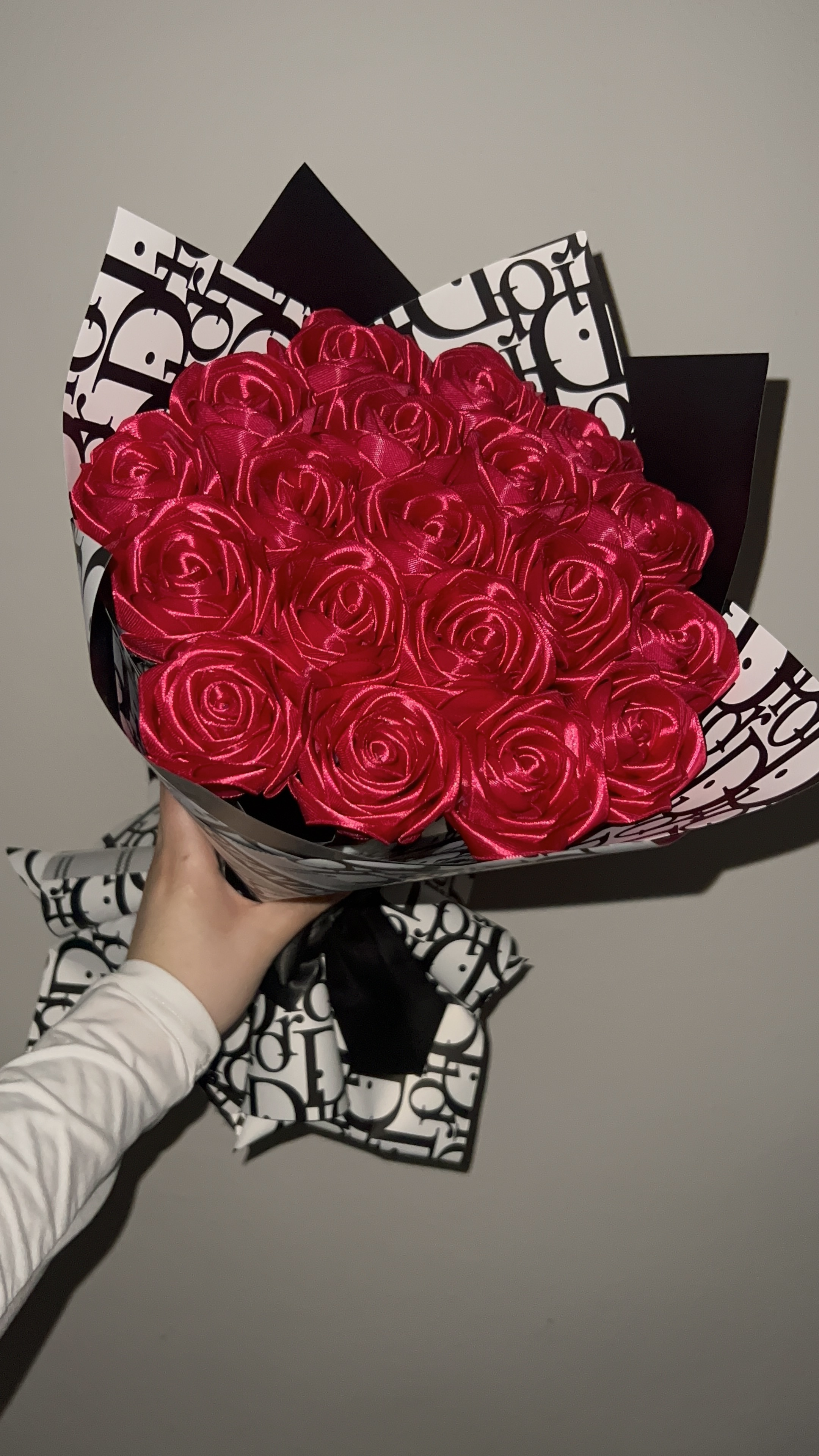 Kytice magenta růží 19ks